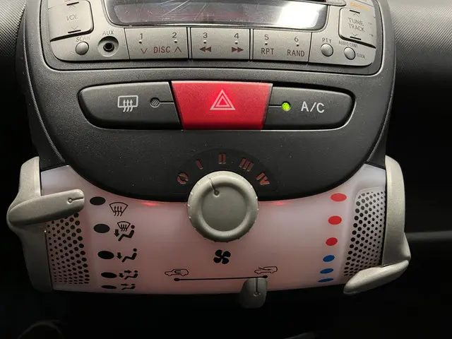 Peugeot 107 1.0 Active 2012 Benzine 28