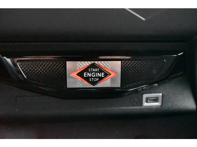 DS DS 3 PureTech130EAT8 Performance Line 2024 Benzine 29