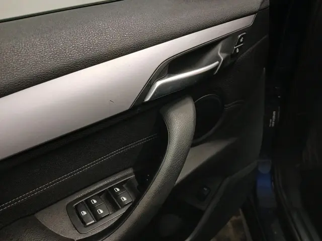 BMW X1 SDrive18i SCHADEAUTO!! 2017 Benzine 19