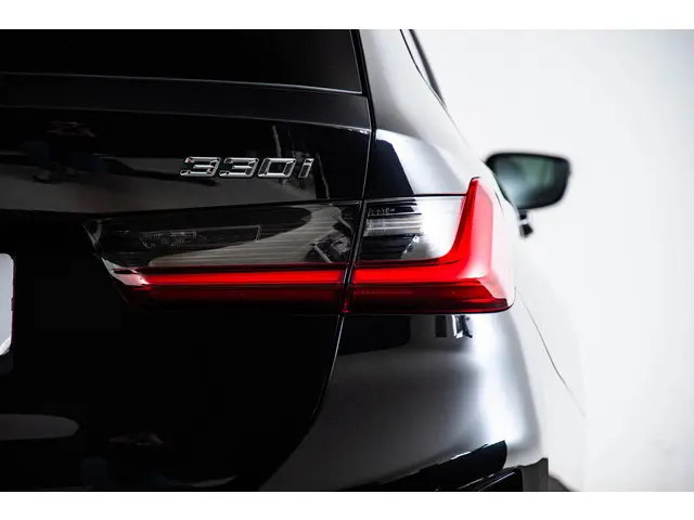 BMW 3 Serie Touring 330i 2023 Benzine 44
