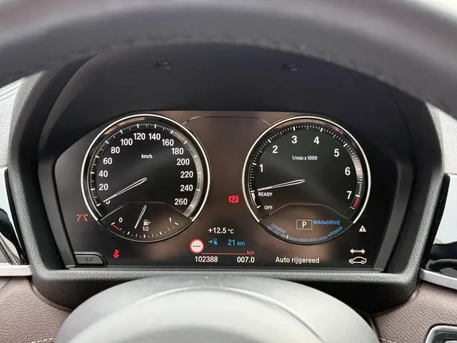 BMW X1 xDrive25e High Executive 2021 Hybride Benzine 4