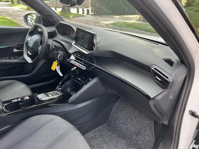 Peugeot 2008 1.2 Turbo 130 PK Allure 2023 Benzine 22