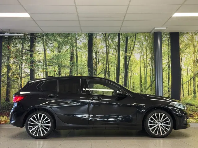 BMW 1 Serie 118i Business Sport Line 2021 Benzine 4