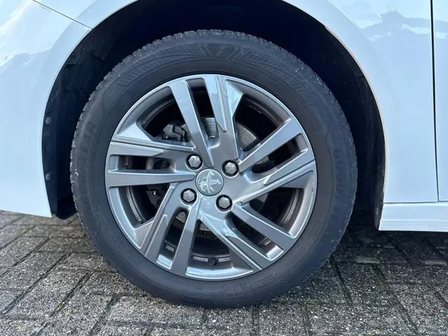 Peugeot 208 1.2 PureTech Active Pack 2022 Benzine 39