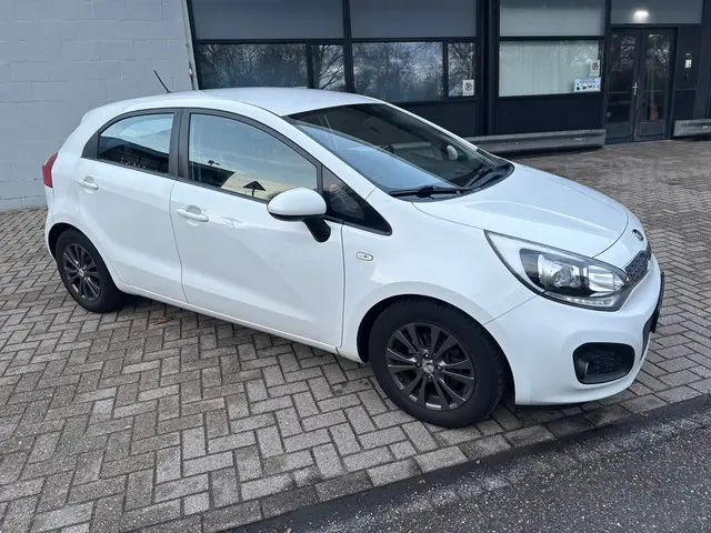 Kia Rio 1.2 CVVT BusinessLine CarPlay 2015 Benzine 17