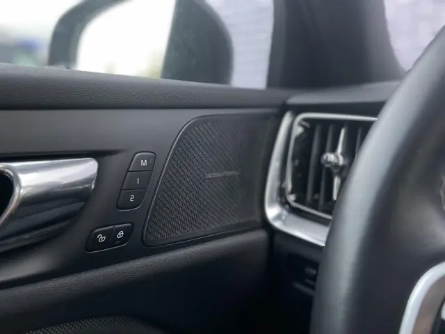 Volvo V60 2.0 T5 R-Design 2019 Benzine 12