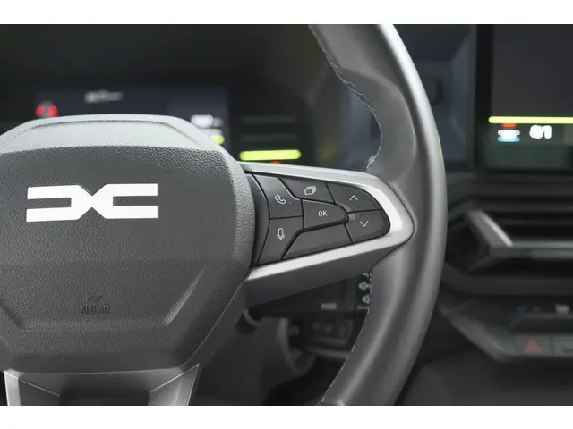 Dacia Duster Mild Hybrid 130 Expression 2025 Benzine 33
