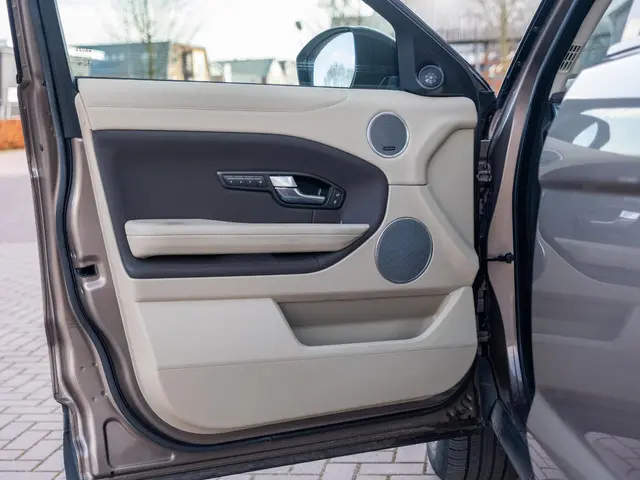 Land Rover Range Rover Evoque 2.0 Si4 HSE 2015 Benzine 42