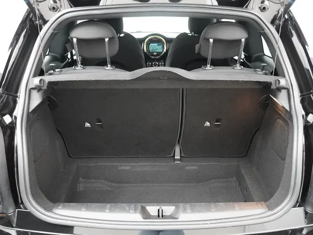MINI Cooper Business 2018 Benzine 22