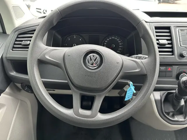 Volkswagen Transporter Kombi 2.0 TDI L2H2 2018 Diesel 9