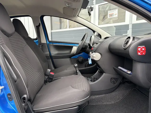 Peugeot 107 1.0 Active 2014 Benzine 14