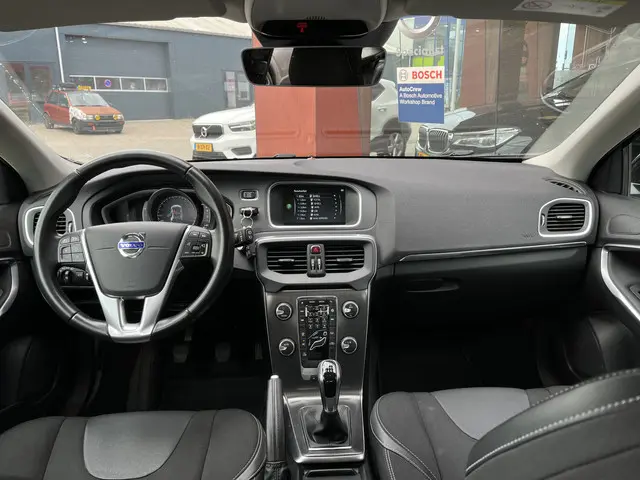 Volvo V40 2.0 T3 Momentum | Cruise | LMV 17'' | Navi 2015 Benzine 6