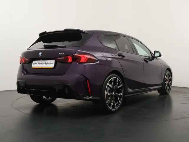 BMW 1 Serie 120 M Sport Design Edition 2025 Benzine 8