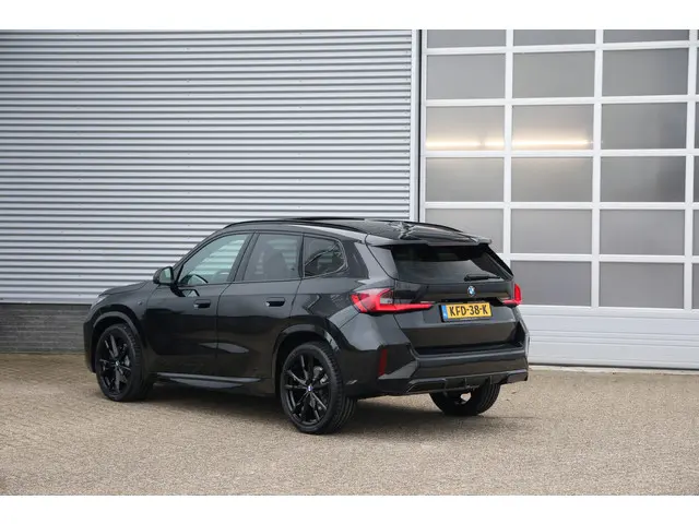 BMW X1 sDrive20i 170pk M-Sport Black Ed. 2023 Benzine 28