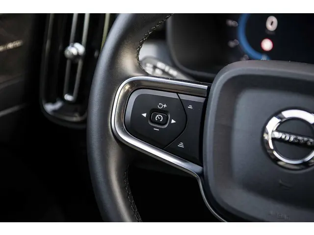 Volvo XC40 2.0 B3 Plus Black Edition 2025 Benzine 26