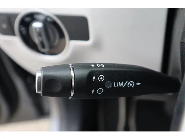 Mercedes-Benz B-Klasse 200 PRESTIGE 2014 Benzine 17