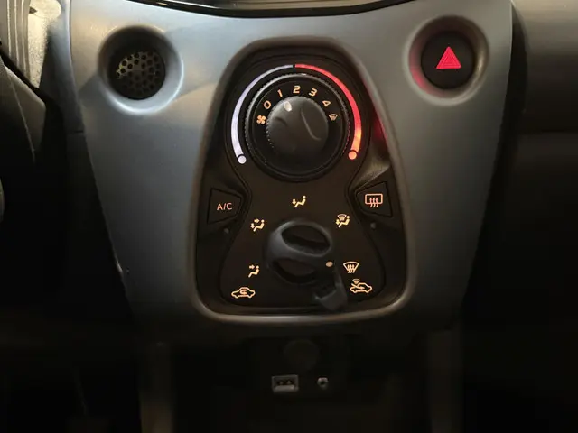 Toyota Aygo 1.0 VVT-i x-play 2020 Benzine 20