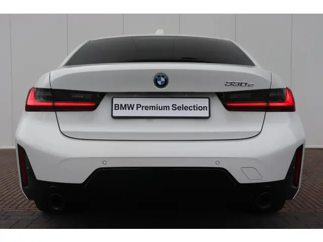 BMW 3 Serie 330e 2024 Hybride Benzine 8