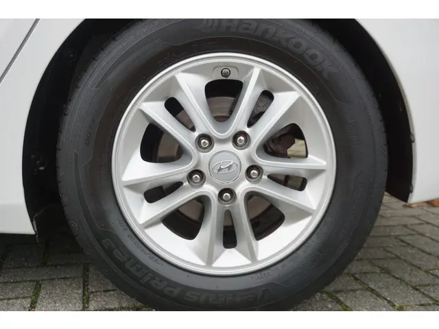 Hyundai i30 1.6 GDI i-Motion Plus 2015 Benzine 25