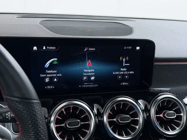 Mercedes-Benz GLB 200 AMG line 2022 Benzine 28