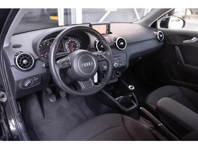 Audi A1 1.2 TFSI Attraction 2013 Benzine 26