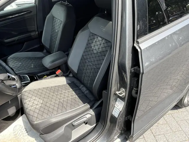 Volkswagen T-Roc 1.5 TSi DSG R-Line (2X) 2022 Benzine 9