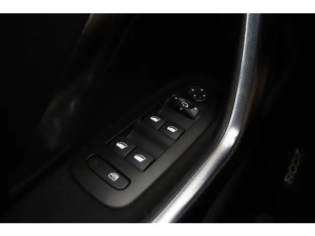 Peugeot 2008 1.2 PureTech Allure 2019 Benzine 21