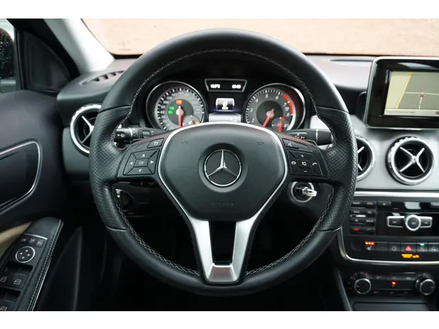 Mercedes-Benz GLA 180 Ambition 2015 Benzine 18