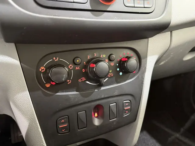 Dacia Logan MCV 1.2 16V 75 Ambiance Airco 2014 Benzine 9