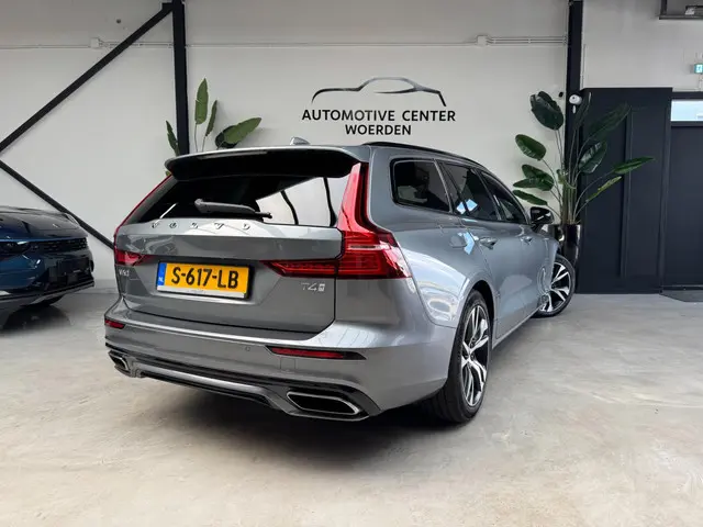 Volvo V60 2.0 T4 R-Design CAMERA LEDER LED 2020 Benzine 4