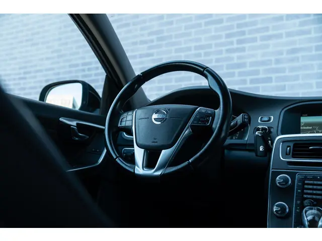 Volvo V60 T3 150 pk Momentum Automaat 2015 Benzine 9