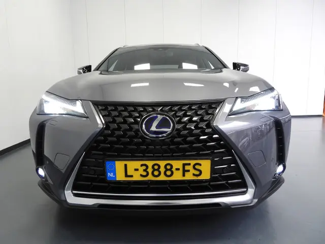 Lexus UX 250h Preference Line 2021 Hybride Benzine 37