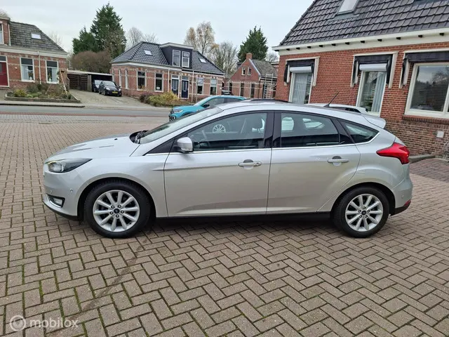 Ford Focus 1.0 Titanium 2017 Benzine 6