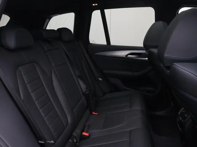 BMW iX3 High Executive 80 kWh 2023 Elektrisch 17