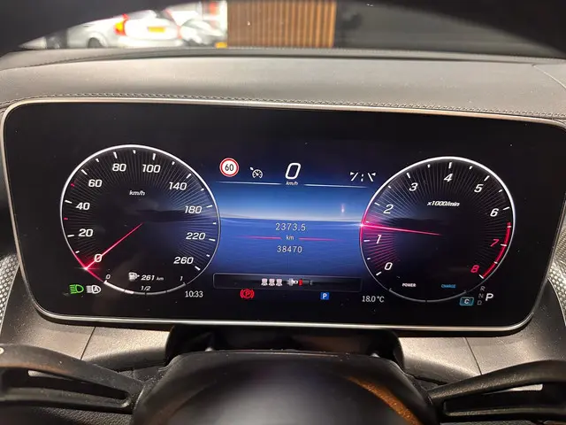 Mercedes-Benz GLC 200 4MATIC AMG Line 2023 Benzine 10