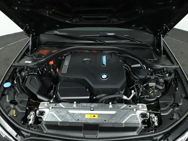 BMW 3 Serie 330e 2024 Hybride Benzine 24