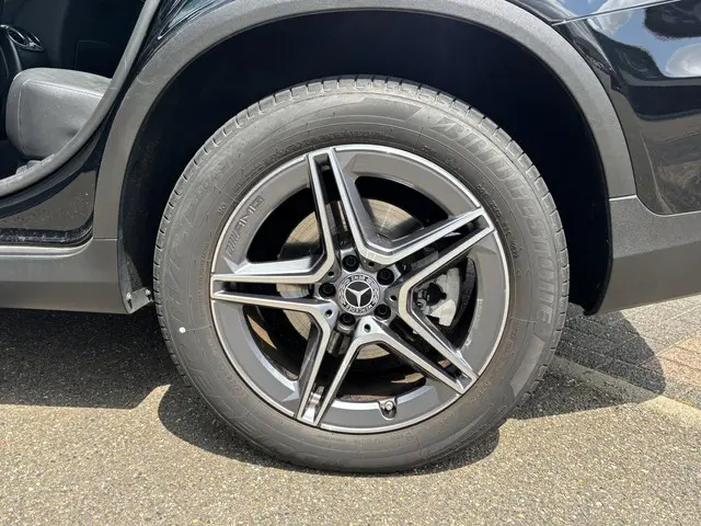 Mercedes-Benz GLC 300e 4MATIC 2022 Hybride Benzine 12