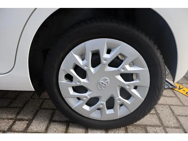 Toyota Aygo 1.0 VVT-i x-play 2021 Benzine 23