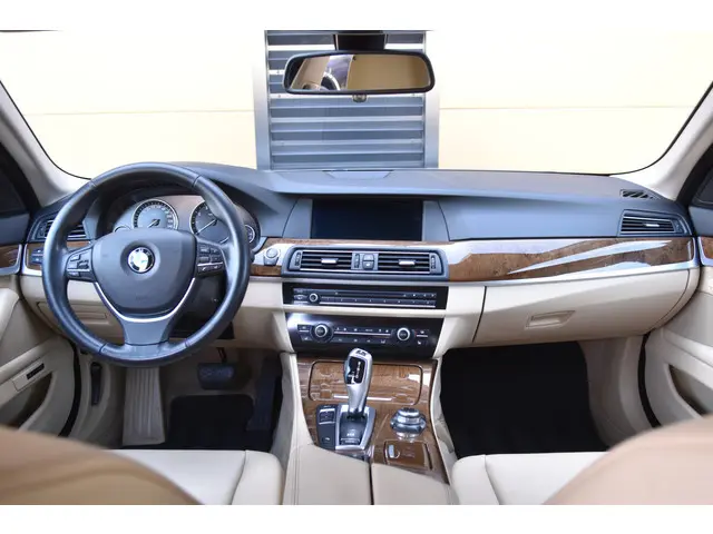 BMW 5 Serie Touring 535i High Executive 2012 Benzine 3