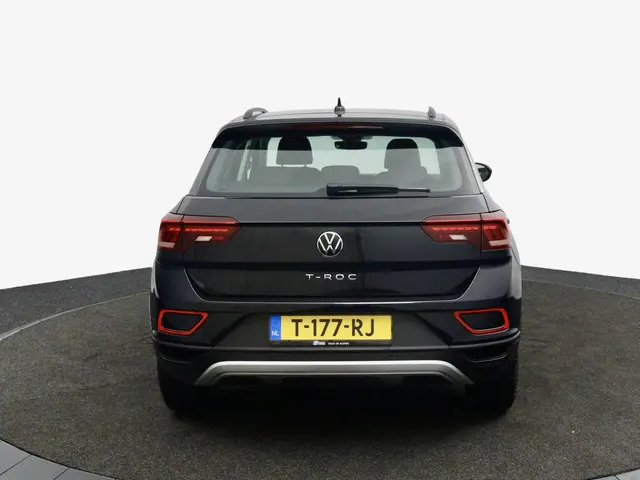 Volkswagen T-Roc 1.0 TSI Life zwart 2023 Benzine 6