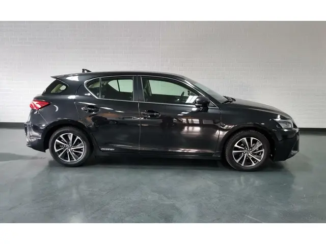 Lexus CT 200h Business Line / Trekhaak 2018 Hybride Benzine 4
