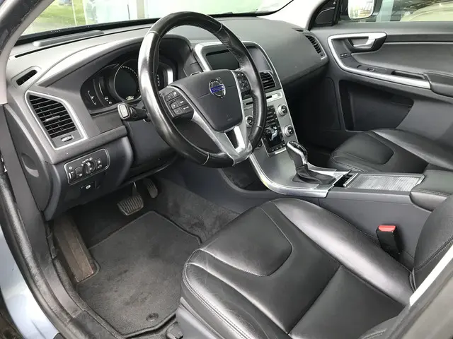Volvo XC60 2.0 T5 AWD Summum Automaat 2016 Benzine 6