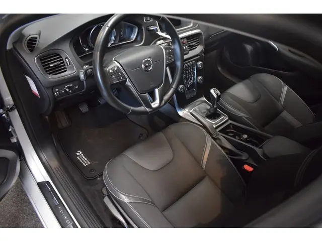 Volvo V40 2.0 T3 153pk Nordic+ 2017 Benzine 4