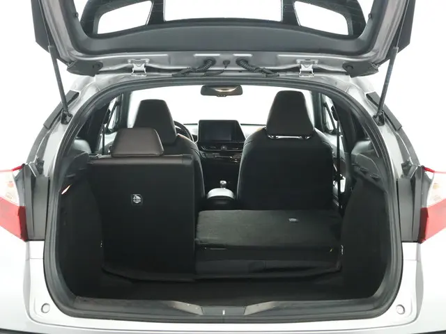 Toyota C-HR 1.8 Hybrid Executive 2017 Hybride Benzine 25