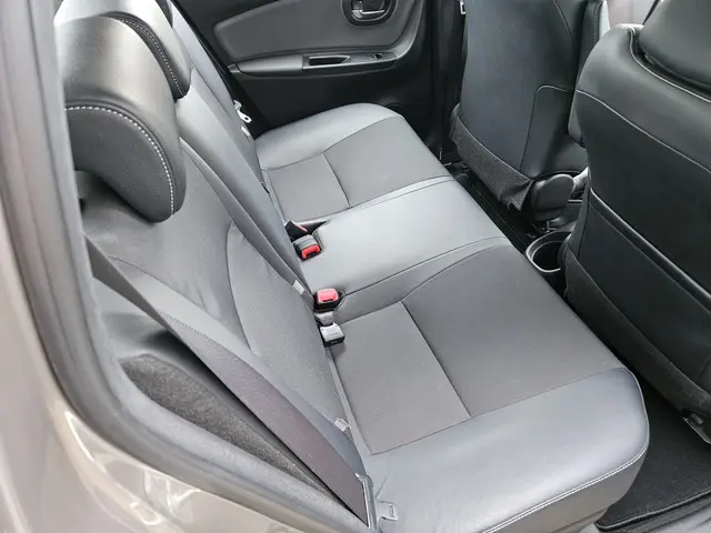 Toyota Yaris 1.5 Hybrid Dynamic 2015 Hybride Benzine 11