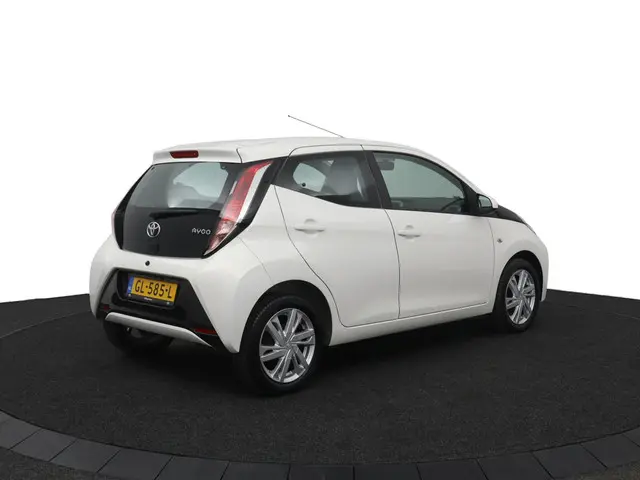 Toyota Aygo 1.0 VVT-i x-play 2015 Benzine 2