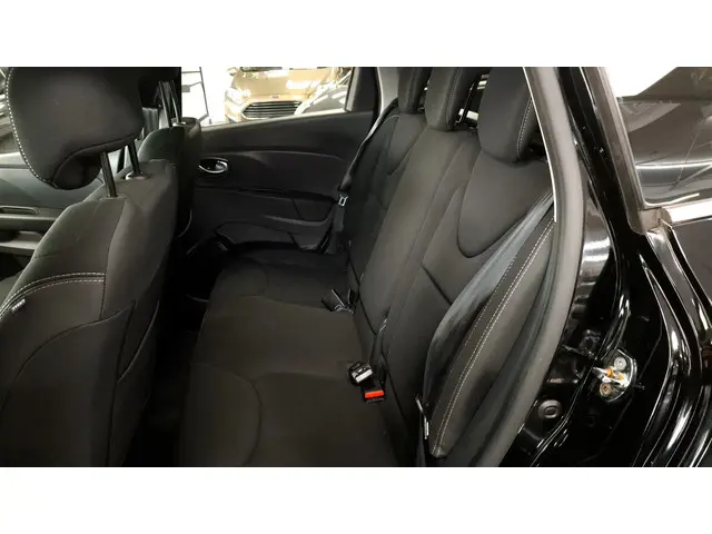 Renault Clio Estate 0.9 TCe Limited 2019 Benzine 19