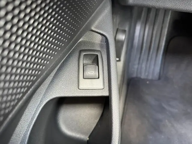 BMW 3 Serie Touring 318i 2023 Benzine 36