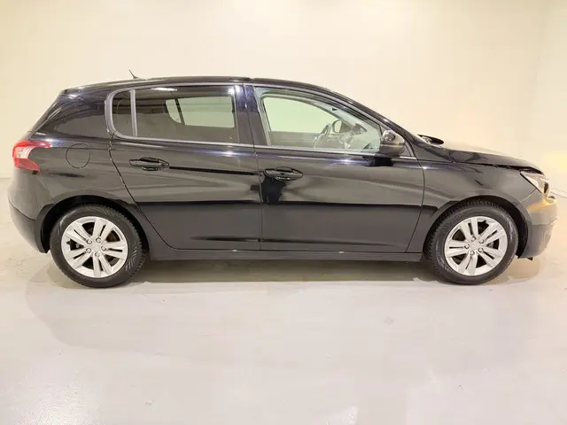 Peugeot 308 HB 1.2 Blue Lease Exe. Pano 2016 Benzine 29