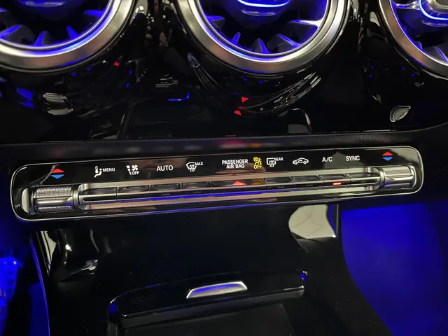 Mercedes-Benz CLA 200 AMG Line 2021 Benzine 19